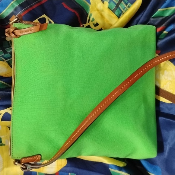 DOONEY & BOURKE Vibrant Green Crossbody Bag! Sturdy Leather In Great Condition! - Picture 2 of 14